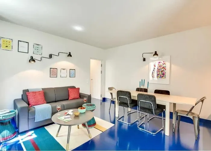Modern & Colourful 3Bd For 9 Guests In Le Marais!